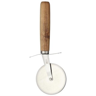 photo 1 roulette à pizza italienne avec manche en bois kitchen craft 65mm