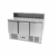 Photo matériel référence 09400205 : Réfrigérateur pour la préparation des pizzas - 137 cm - 3 portes - s'adapte à 8 x 1/6 GN - incl couvercle en acier inoxydable