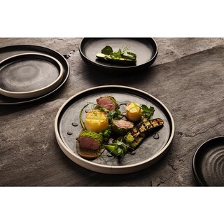 photo 3 assiettes plates noir mat  olympia canvas 26,5 cm