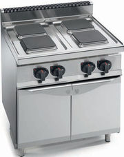 Plan de cuisson 4 plaques carrées sur placard neutre
