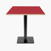 Photo 1 matériel référence MILT77EU04B-4058: Tables carrées 70x70cm pied noir - rouge - Lot de 4 tables
